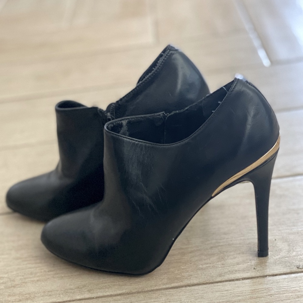 BLACK Saks Fifth Avenue Bootie Size 8